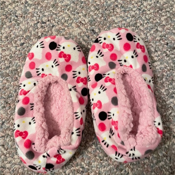 Sanrio Hello Kitty Pink House Slipper and Boba Tea Socks Bundle - Picture 3 of 9